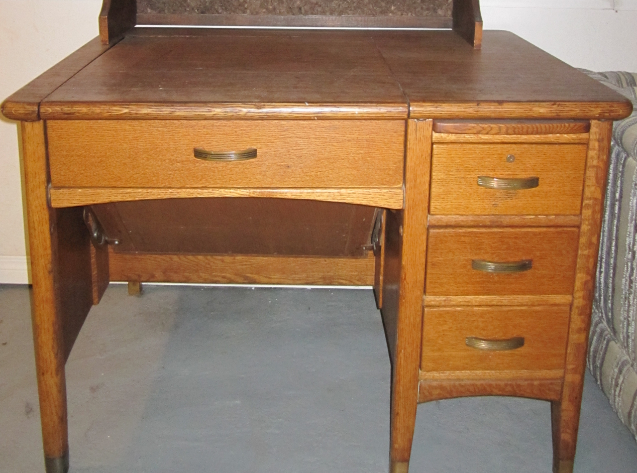 Solid Oak Sewing Machine Desk | InstAppraisal